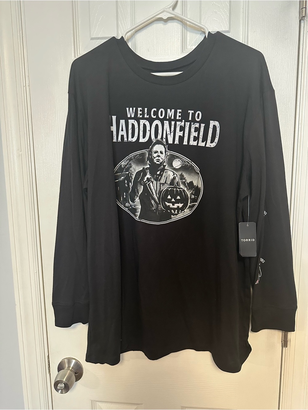 TORRID Halloween welcome to Haddonfield long sleeve T-shirt Size 1X NWT